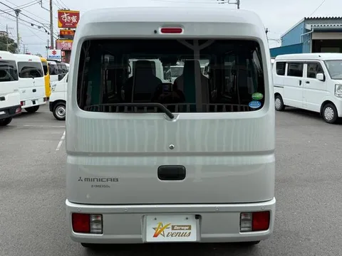 Mitsubishi Minicab Van