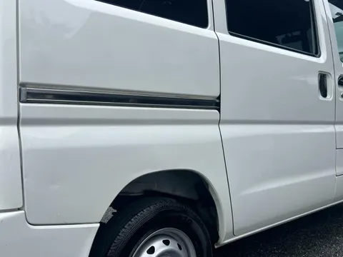 Mitsubishi Minicab Van