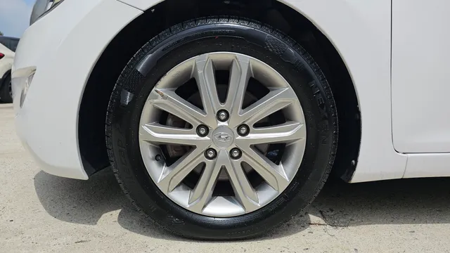 Hyundai Elantra (Avante)