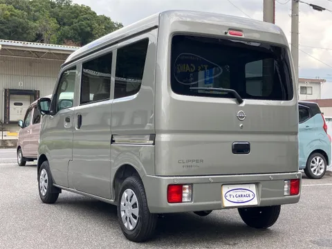 Nissan Clipper Van