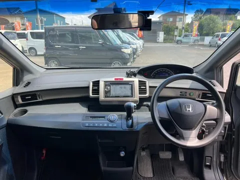 Honda Freed Spike