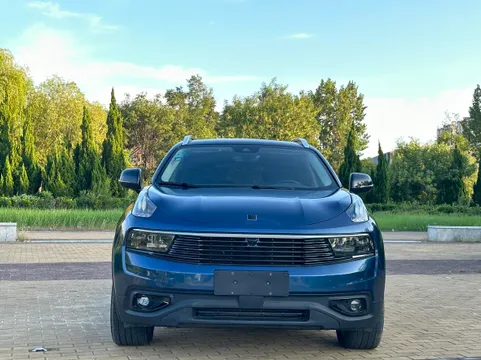 Lynk & Co 01