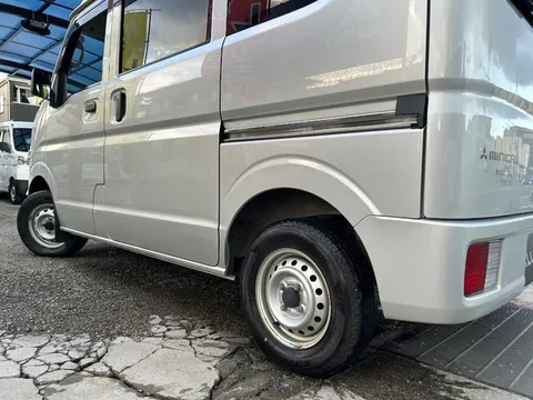 Mitsubishi Minicab Van