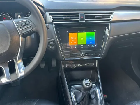 Roewe i5