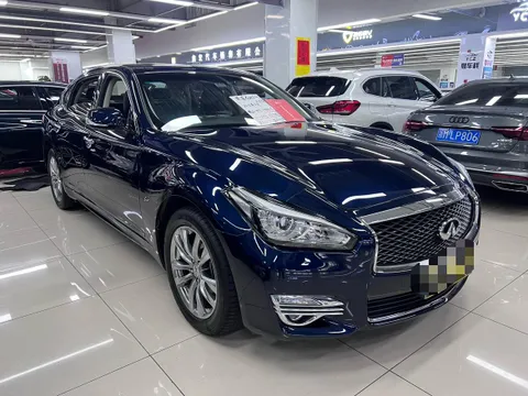 Infiniti Q70