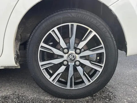 Toyota Pixis Mega