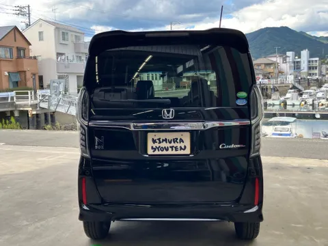 Honda N-BOX Custom