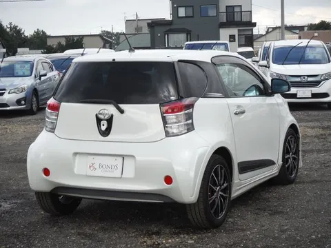 Toyota iQ
