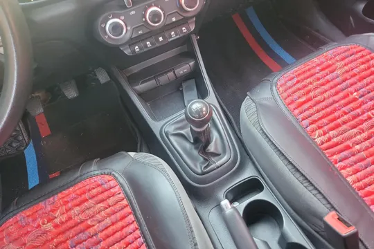 Kia Pegas