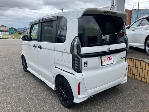 Honda N-BOX Custom