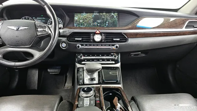 Genesis G90 (EQ900)