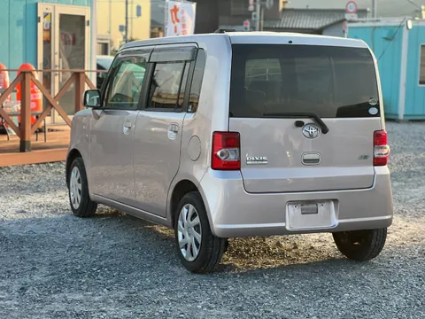 Toyota Pixis Space