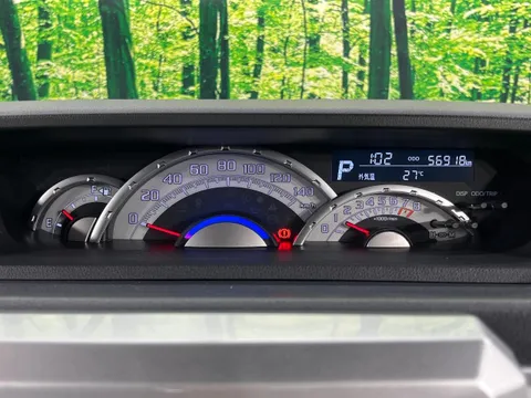 Toyota Pixis Mega