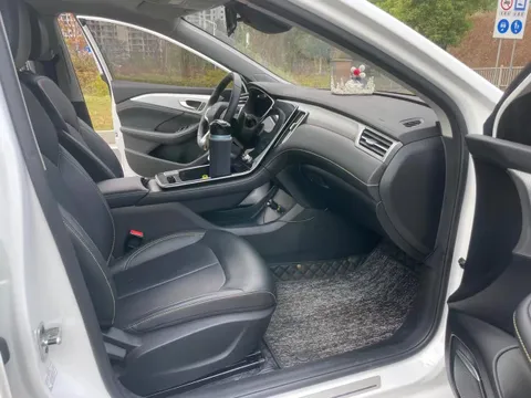 Roewe i6