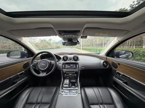 Jaguar XJ