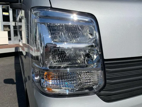 Mitsubishi Minicab Van