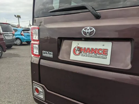 Toyota Pixis Mega