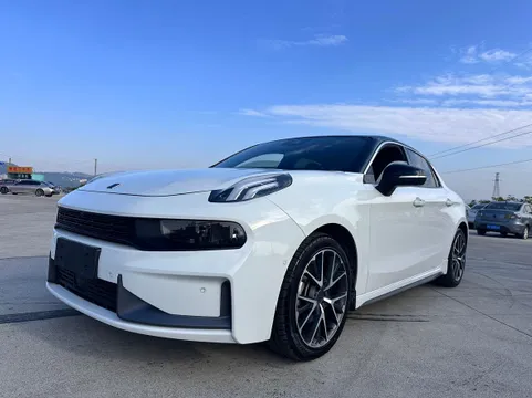 Lynk & Co 03