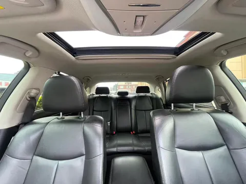 Infiniti Q70
