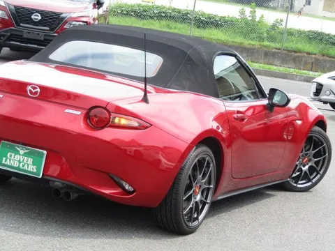 Mazda MX-5 (Roadster)