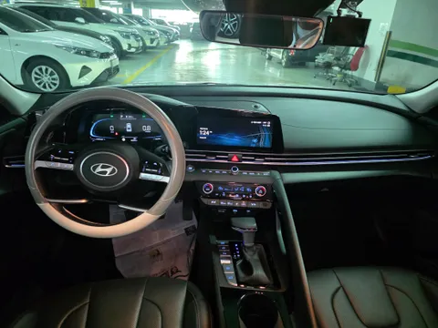 Hyundai Elantra (Avante)