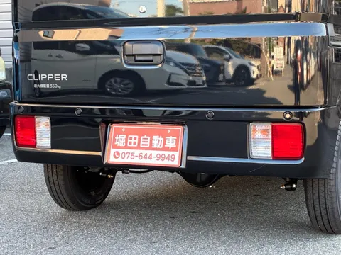 Nissan Clipper Van