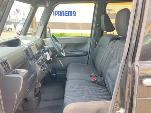 Toyota Pixis Mega