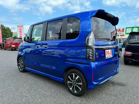 Honda N-BOX Custom