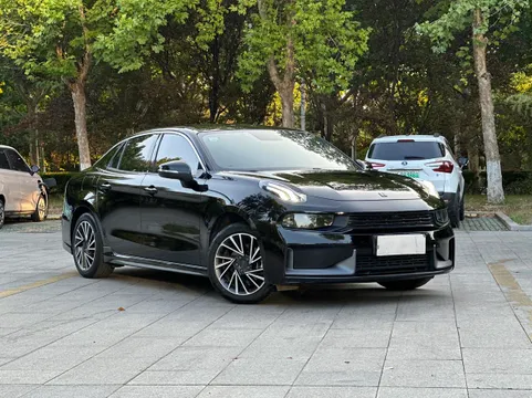 Lynk & Co 03