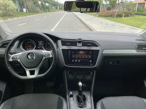 Volkswagen Tiguan L
