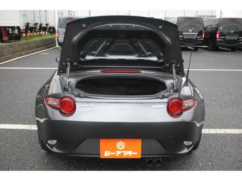 Mazda MX-5 (Roadster)