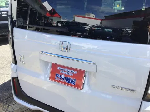 Honda N-BOX Custom