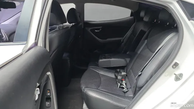 Hyundai Elantra (Avante)