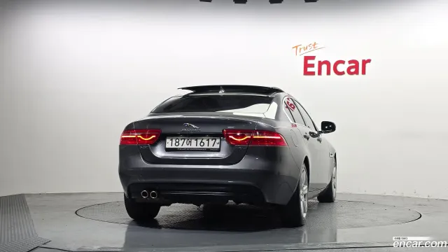 Jaguar XE