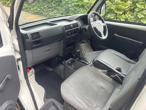 Nissan Clipper Van