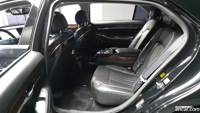 Genesis G90 (EQ900)