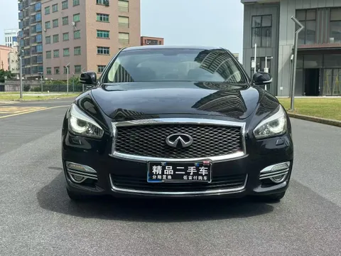 Infiniti Q70