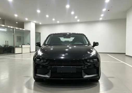 Lynk & Co 03