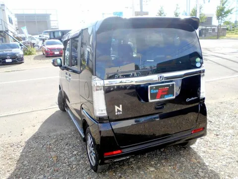 Honda N-BOX Custom