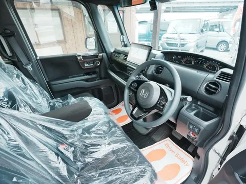 Honda N-BOX Custom