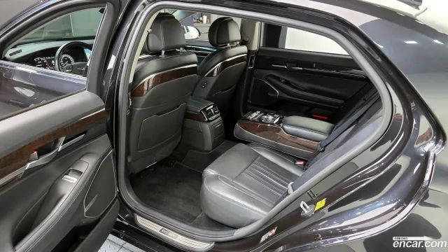 Genesis G90 (EQ900)