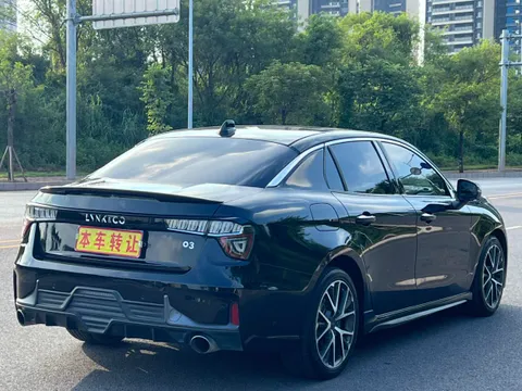 Lynk & Co 03