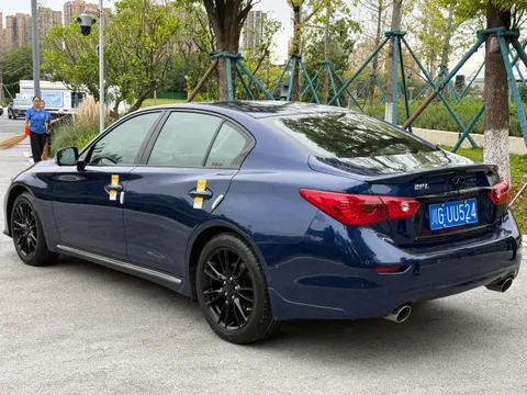 Infiniti Q50L