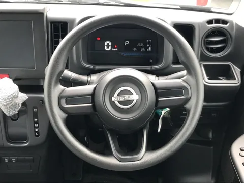 Nissan Clipper Van