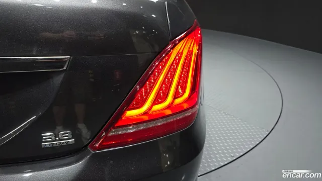 Genesis G90 (EQ900)