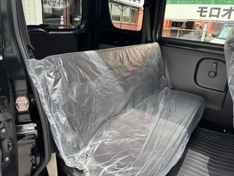 Nissan Clipper Van