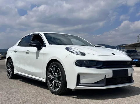 Lynk & Co 03