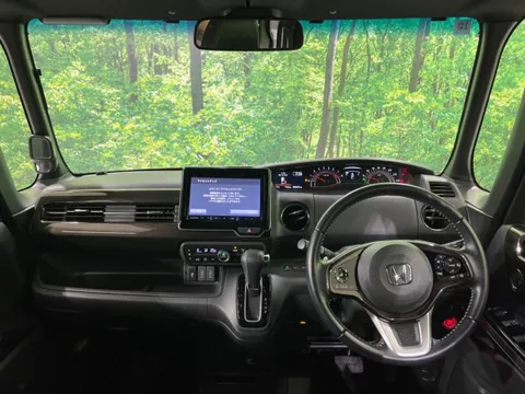 Honda N-BOX Custom