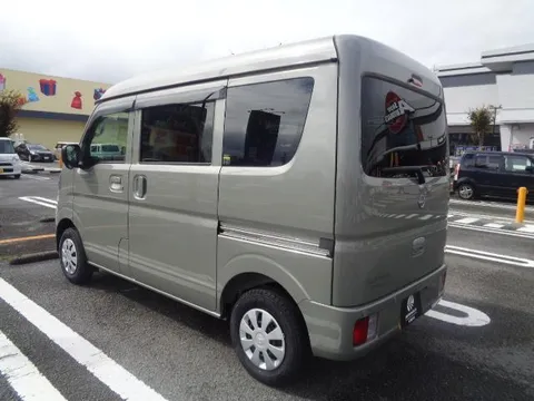 Nissan Clipper Van