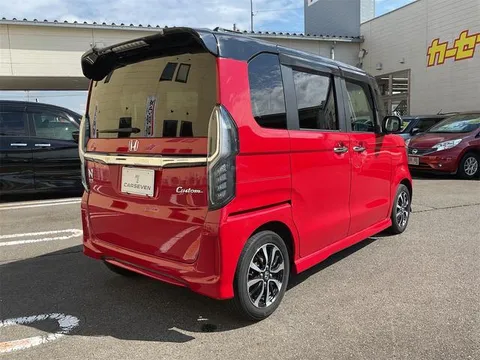 Honda N-BOX Custom